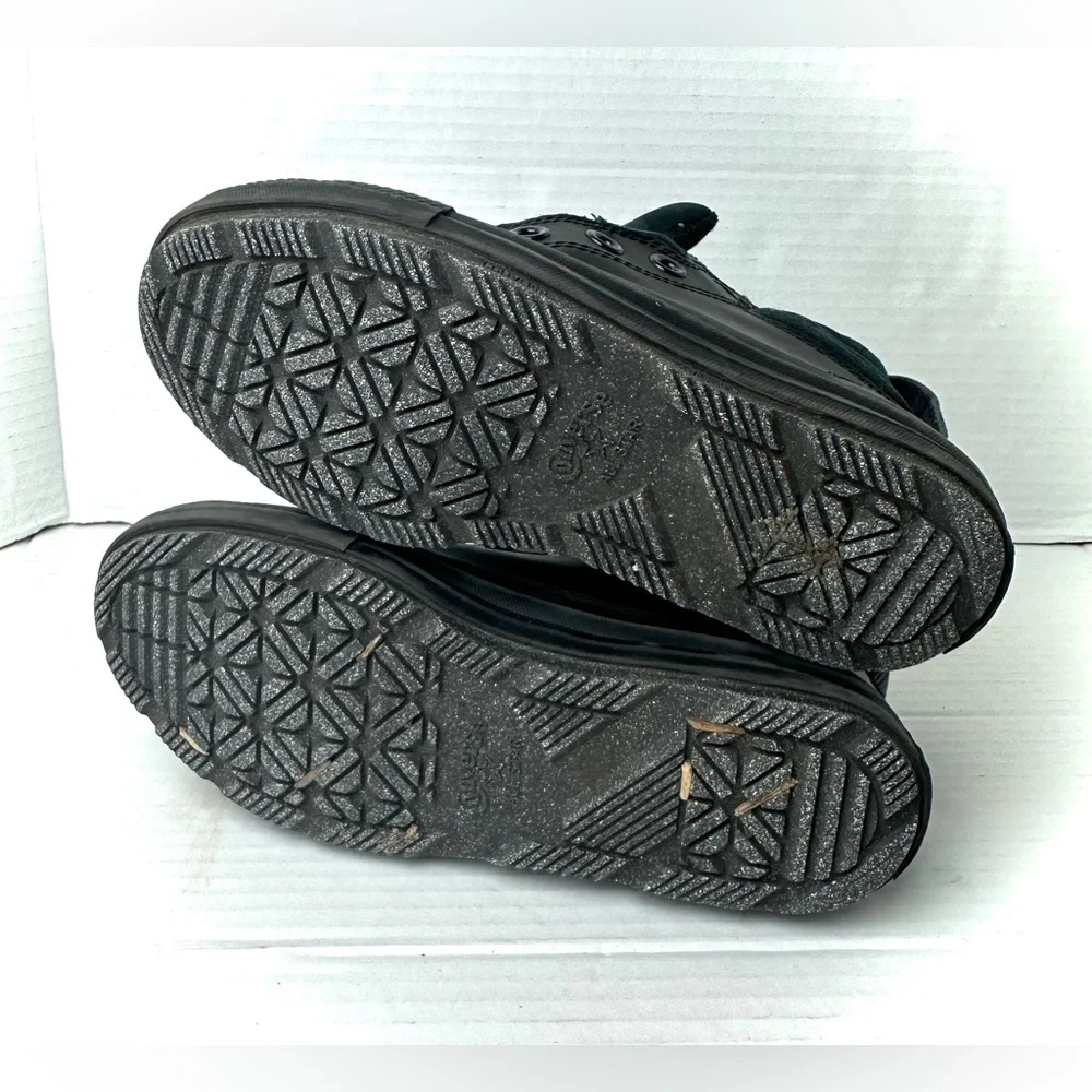Converse Chuck Taylor All Star Berkshire Boot Hi Leather‎ Youth 2 Black A01783C